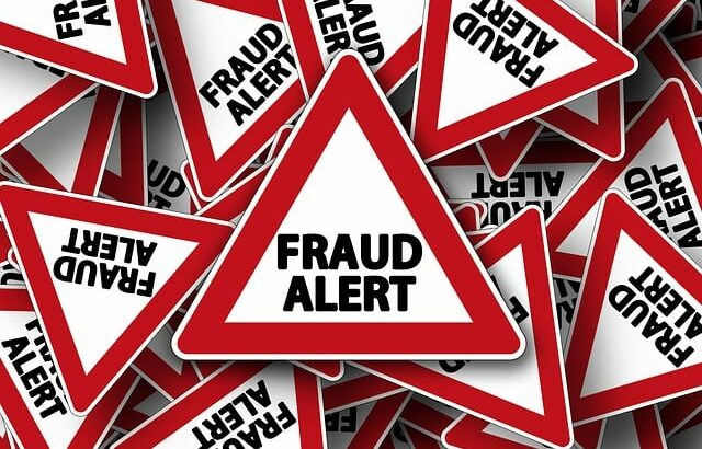 Imagens com vários alertas sobre fraude no e-commerce